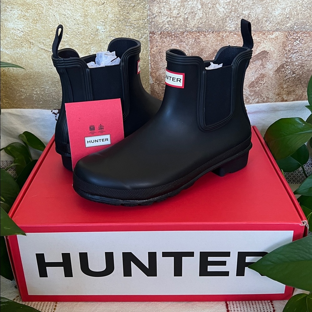 NEW Hunter Women’s Original Chelsea Waterproof Rubber Ankle Rain Boots, Size 7 - Picture 1 of 16